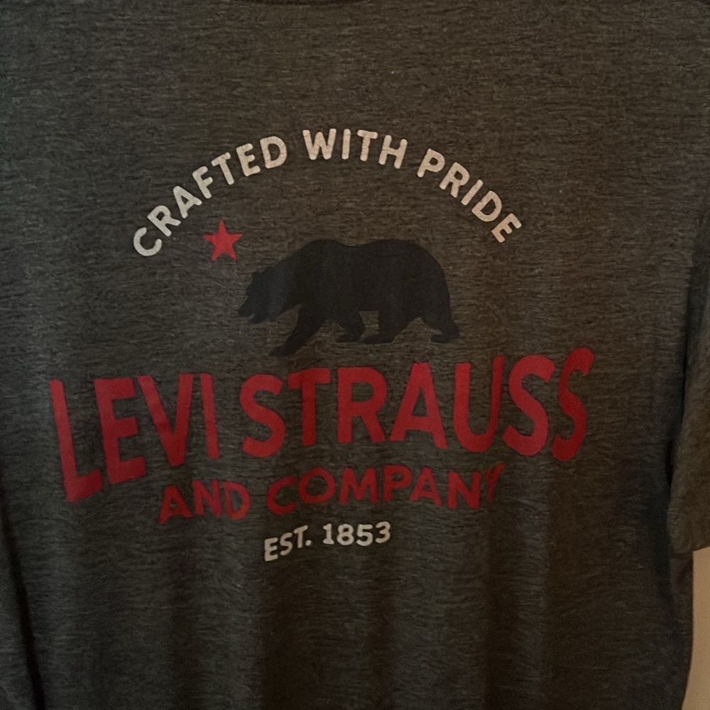 Levi’s tshirt - Picture 3 of 4